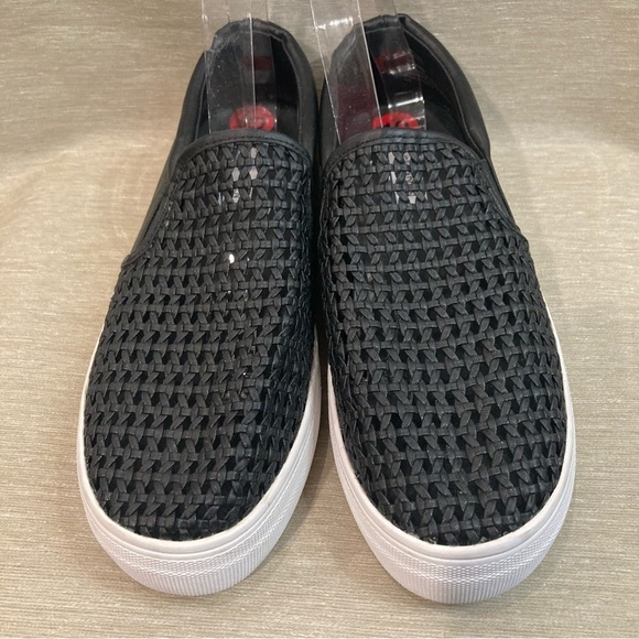 STEVE MADDEN Sz 10 Slip On Perforated  Top Rubber Sole Loafer Flats Shoes - Picture 2 of 9